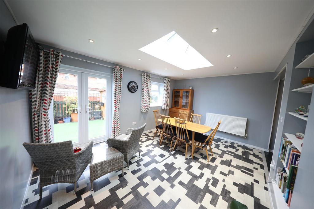 Saltash Road, Hull 3 bed end of terrace house for sale £165,000