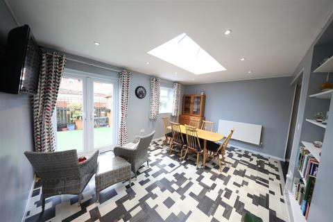 3 bedroom end of terrace house for sale - Saltash Road, Hull