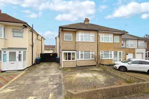 3 Colvin Gardens, Waltham Cross, EN8 8QZ