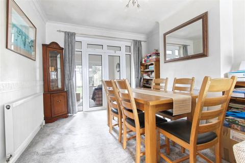 3 Colvin Gardens, Waltham Cross, EN8 8QZ