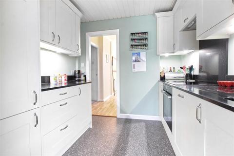 3 Colvin Gardens, Waltham Cross, EN8 8QZ