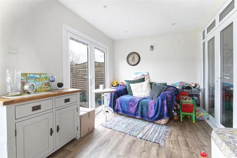 3 Colvin Gardens, Waltham Cross, EN8 8QZ
