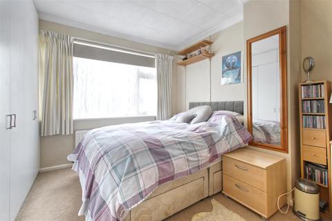 3 Colvin Gardens, Waltham Cross, EN8 8QZ