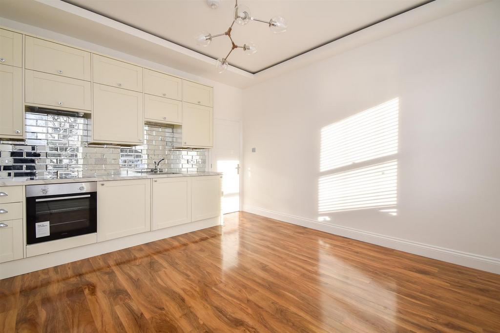 Laton Road, Hastings 2 bed flat for sale £165,000