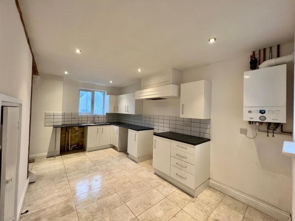 Kitchen1.jpg