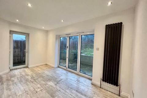 37 First Avenue, Dursley, GL11 4NW