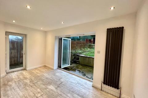 37 First Avenue, Dursley, GL11 4NW