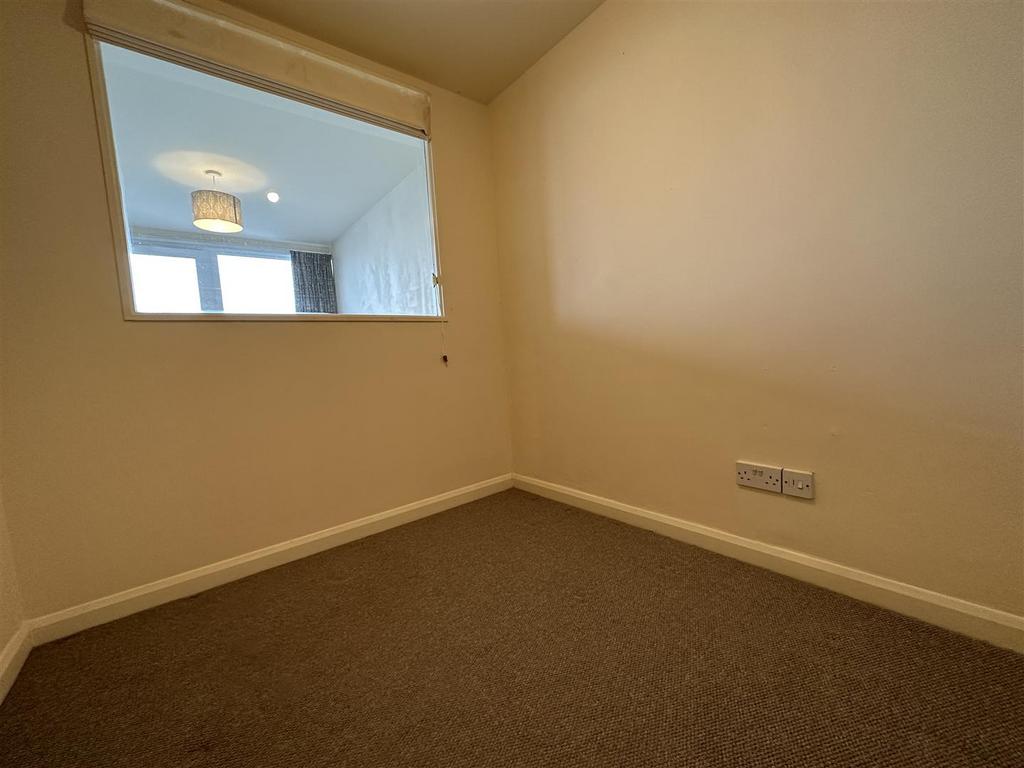 Breakwater Crt Bedroom.jpeg