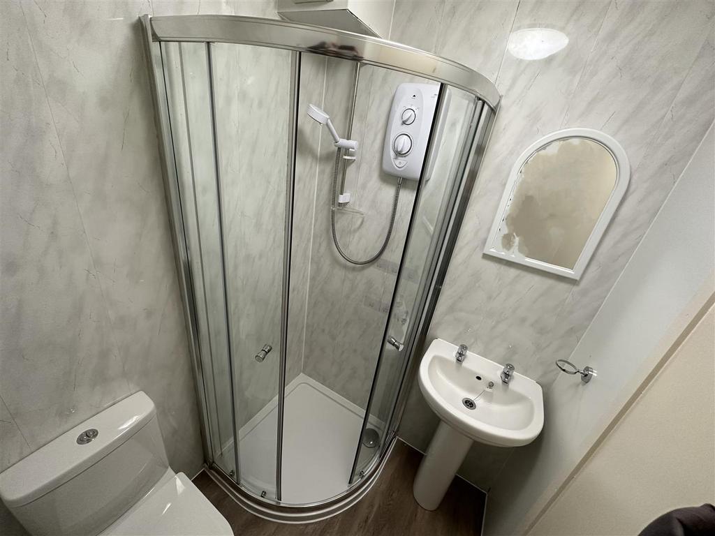 Breakwater Crt New Bathroom.jpeg