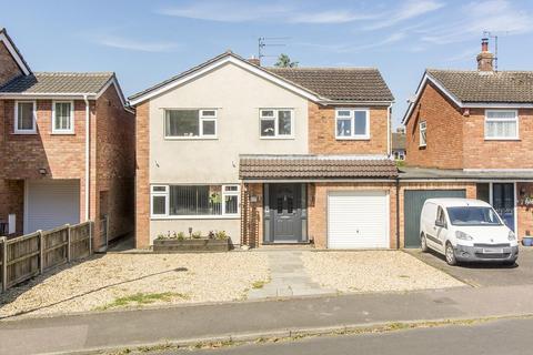 4 bedroom house for sale - Cromwell Crescent, Market Harborough