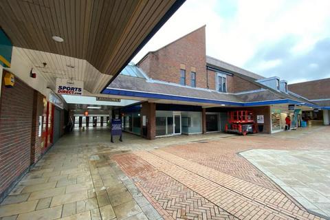 Shop to rent, St. Georges Centre, Gravesend, Kent