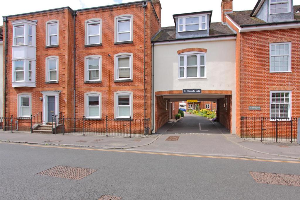 4961 St Edmunds Church Street, Salisbury 2 bed flat to rent £1,150
