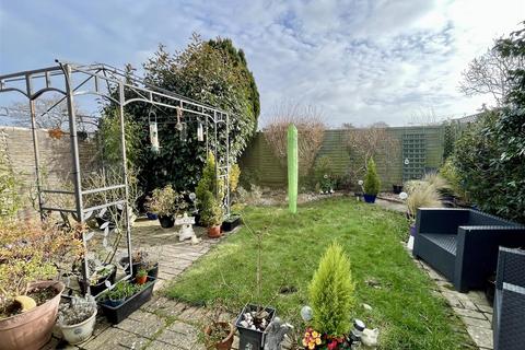 8 Barn Close, Upton, Poole, BH16 5RX