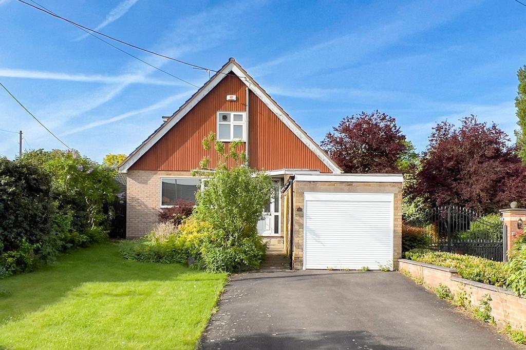 Sileby Road, Barrow Upon Soar, LE12 3 bed detached house for sale £