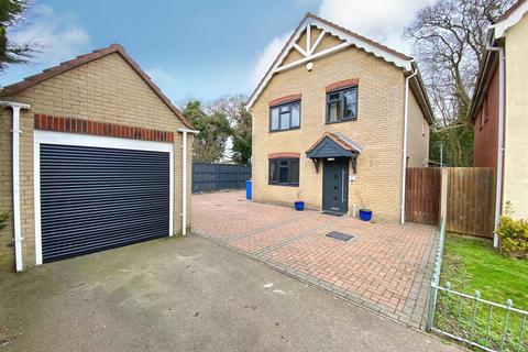 4 bedroom detached house for sale - The Pastures, Park Meadows, Lowestoft, Suffolk, NR32