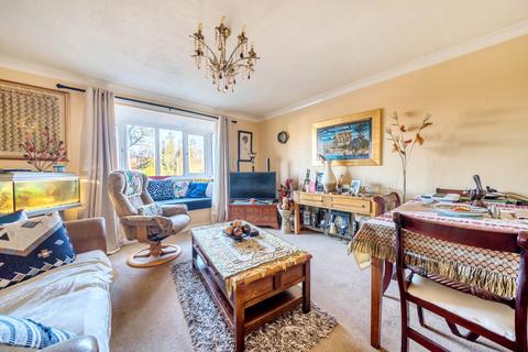 2 bedroom flat for sale, North Park Avenue, Roundhay, Leeds, LS8