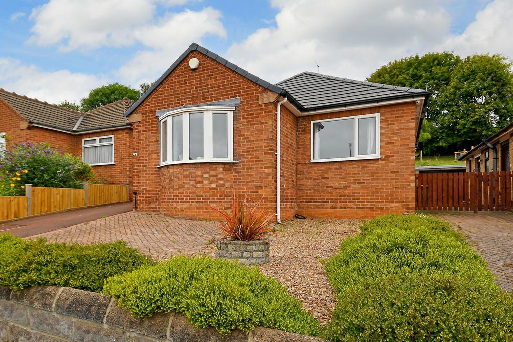 Oakhill Road, Dronfield, Derbyshire, S18 2EL 3 bed detached bungalow