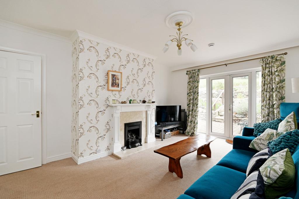 Oakhill Road, Dronfield, Derbyshire, S18 2EL 3 bed detached bungalow