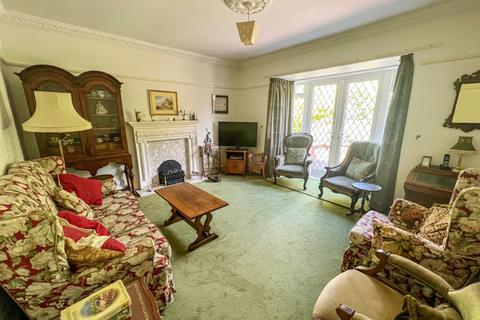 102 Baslow Road, Sheffield, S17 4DQ