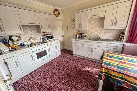 102 Baslow Road, Sheffield, S17 4DQ