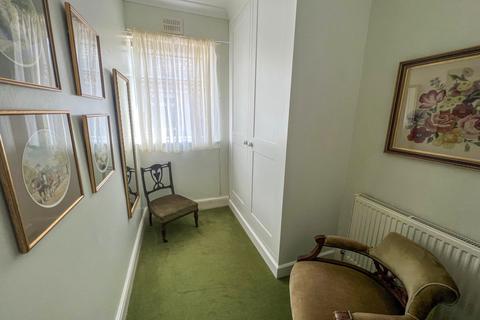102 Baslow Road, Sheffield, S17 4DQ