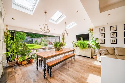 8 Main Avenue, Totley Rise, Sheffield, S17 4FG