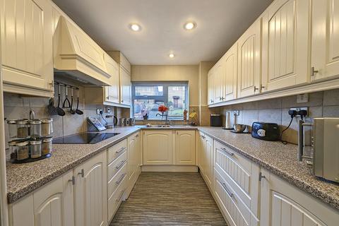 43 Everard Avenue, Sheffield, S17 4LY