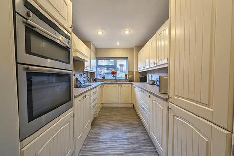 43 Everard Avenue, Sheffield, S17 4LY
