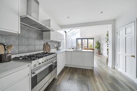 5 Agraria Road, Guildford, GU2 4LE