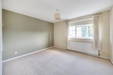 9 Field End, Farnham, GU9 9HZ