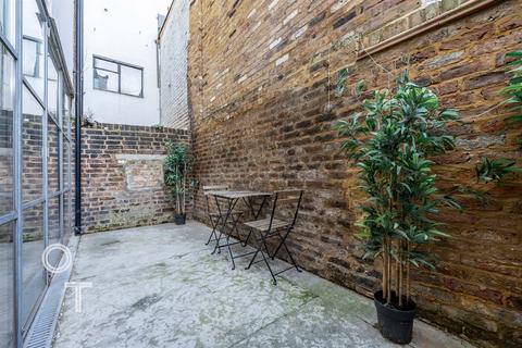 2 bedroom flat to rent, Gloucester Avenue, NW1