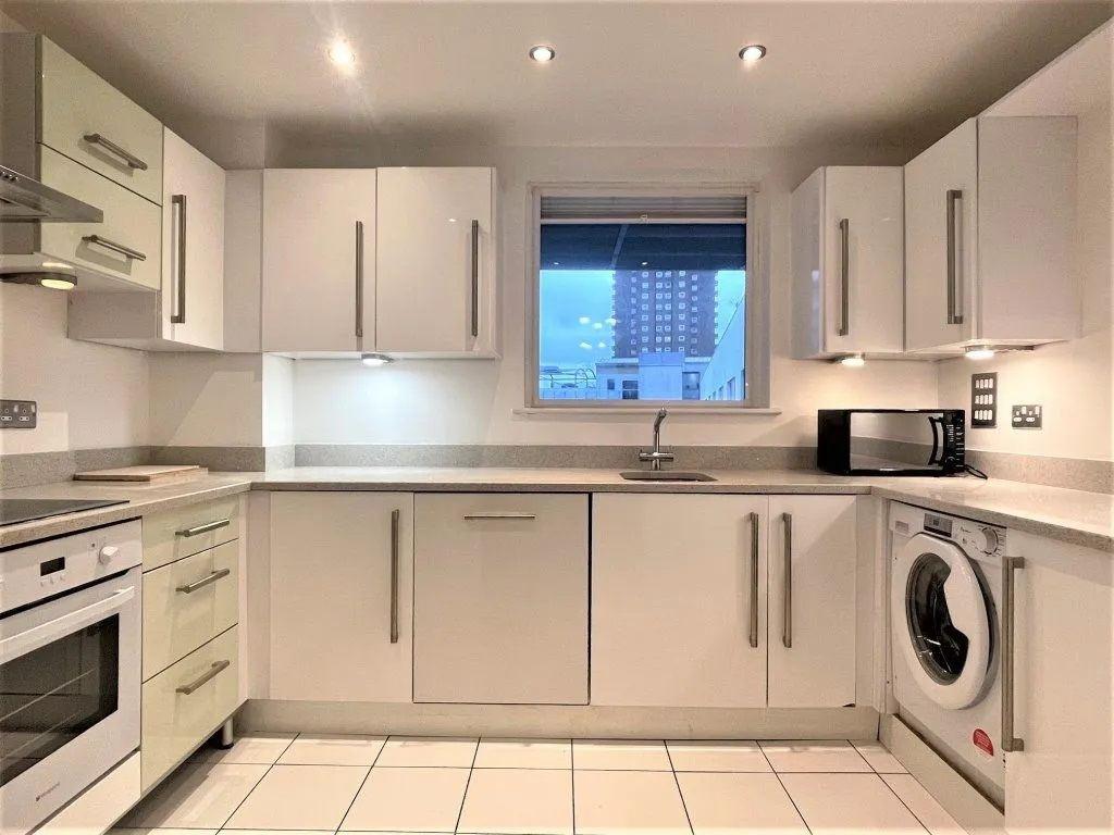3 bedroom flat located in Stockwell.