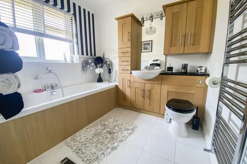 9 Brookfield, Highworth, Swindon, SN6 7HY