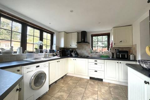 3 bedroom cottage for sale, Swindon Road, Wiltshire SN6