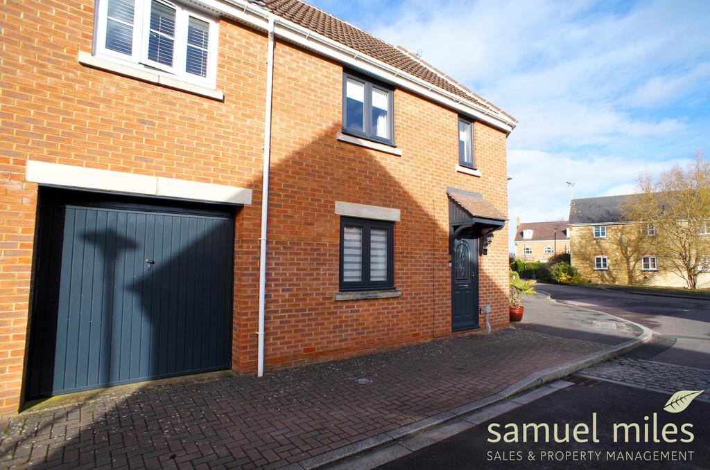 Minnow Close Swindon Sn25 4 Bed Semi Detached House For Sale £299 950