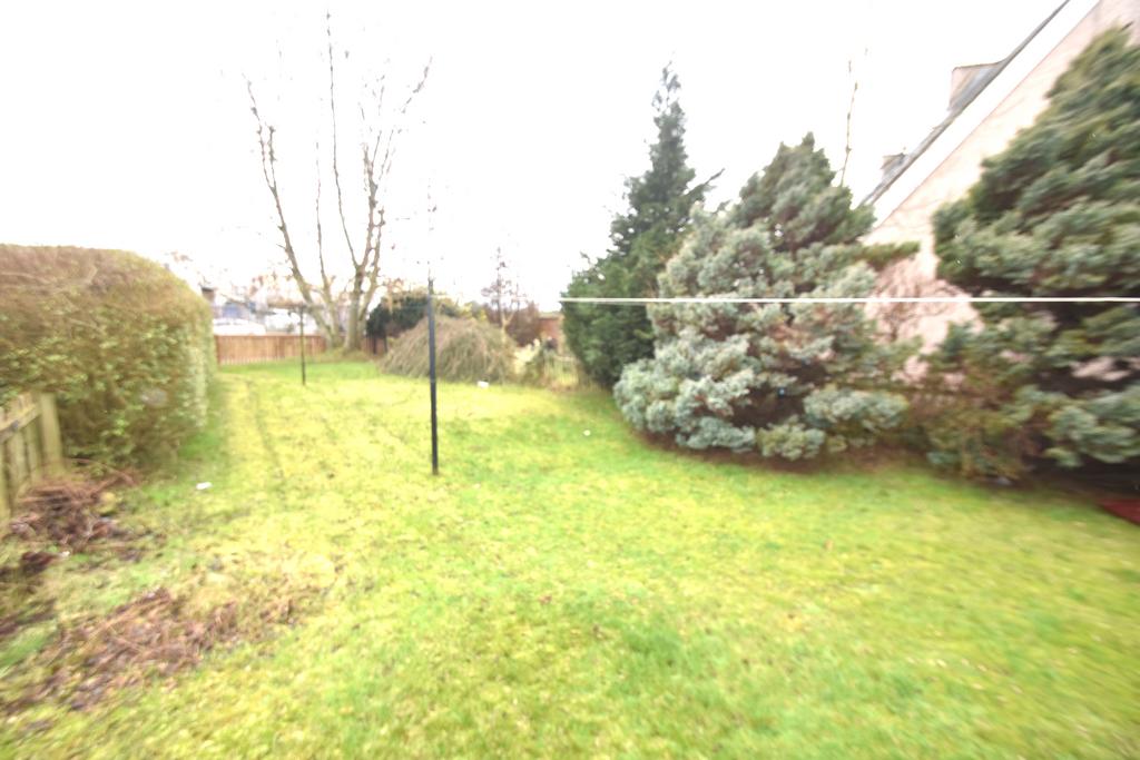 Thistle Crescent, Larkhall ML9 4 bed semidetached house for sale £