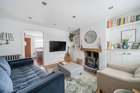 28 Lower Street, Haslemere, GU27 2NX