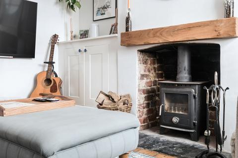 28 Lower Street, Haslemere, GU27 2NX