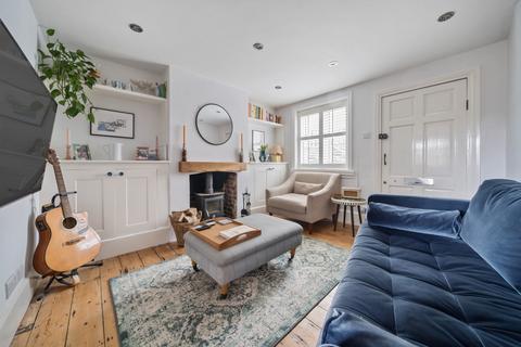 28 Lower Street, Haslemere, GU27 2NX