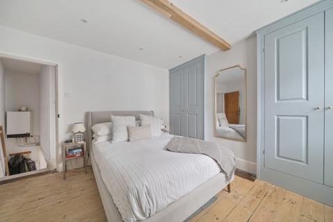 28 Lower Street, Haslemere, GU27 2NX