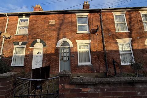 3 bedroom terraced house to rent, Caxton Road, Beccles, NR34