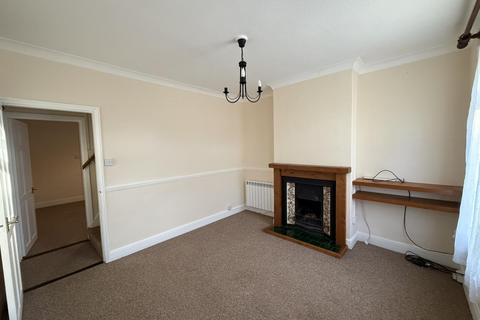 3 bedroom terraced house to rent, Caxton Road, Beccles, NR34