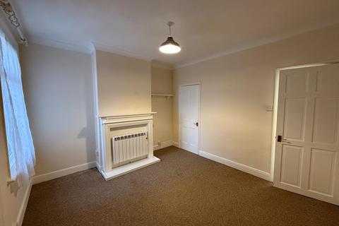 3 bedroom terraced house to rent, Caxton Road, Beccles, NR34