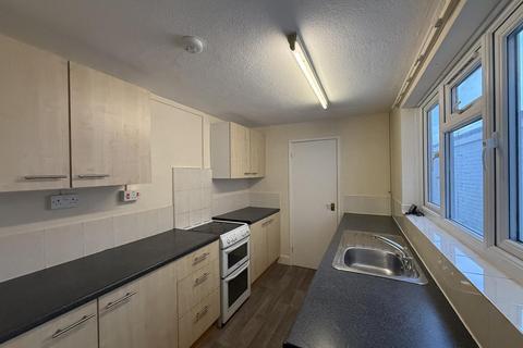 3 bedroom terraced house to rent, Caxton Road, Beccles, NR34