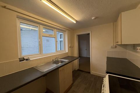 3 bedroom terraced house to rent, Caxton Road, Beccles, NR34