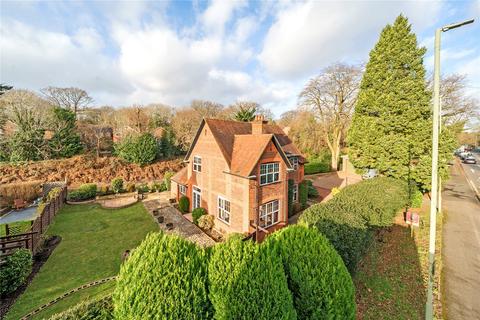 5 bedroom detached house for sale - Portsmouth Road, Camberley, Surrey, GU15