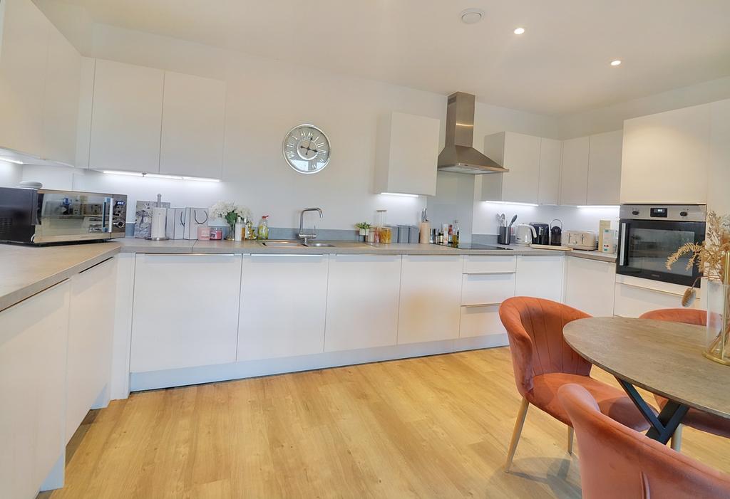 at Armstrong Road, Littlemore, Oxford... 2 bed apartment £335,000