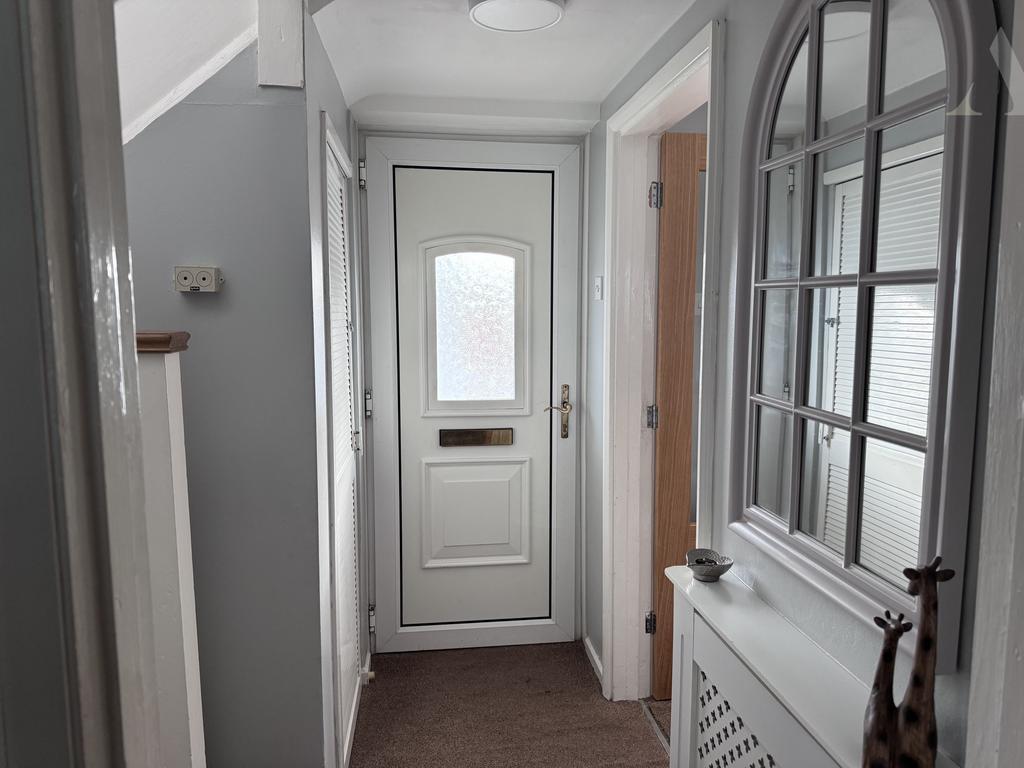 81 Arlescote Road Hallway