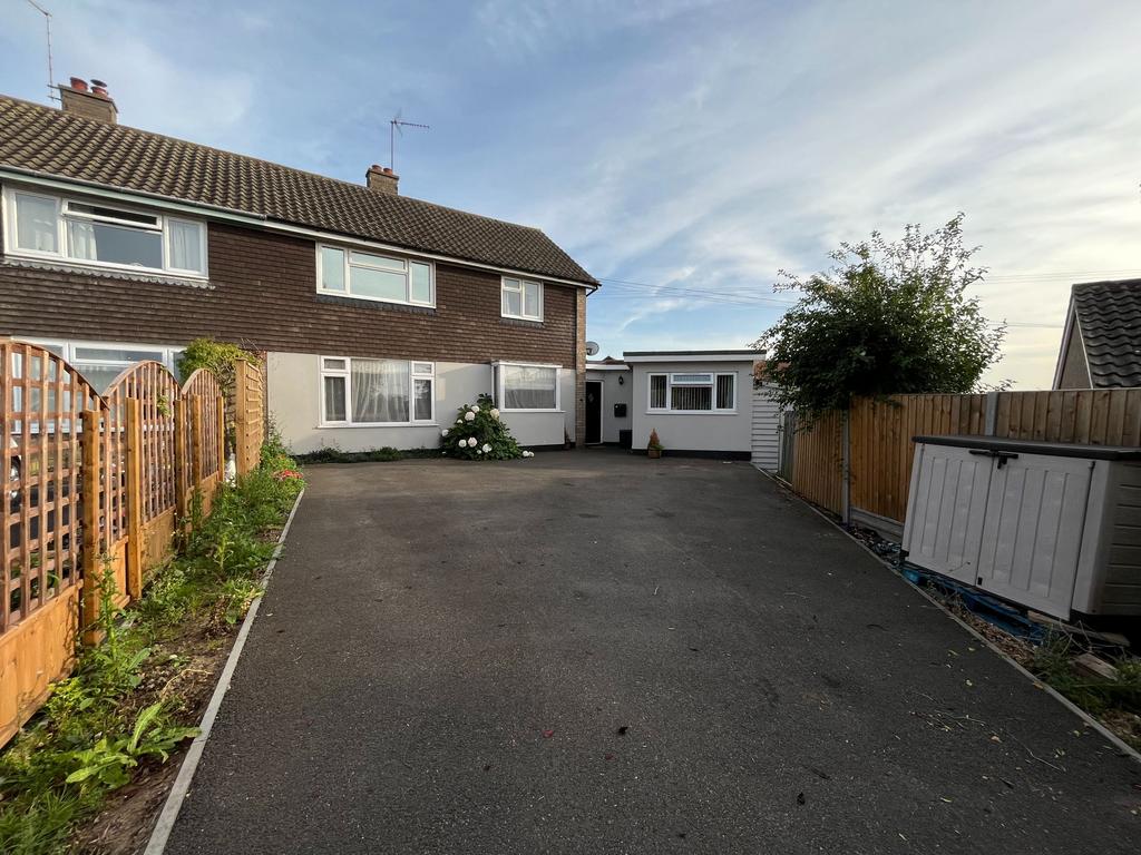 Fairfield Crescent, Framlingham, Woodbridge 4 bed semidetached house