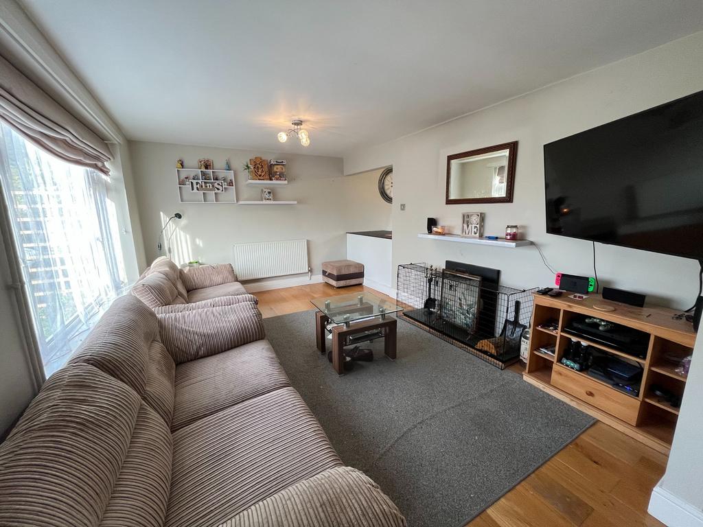 Fairfield Crescent, Framlingham, Woodbridge 4 bed semidetached house